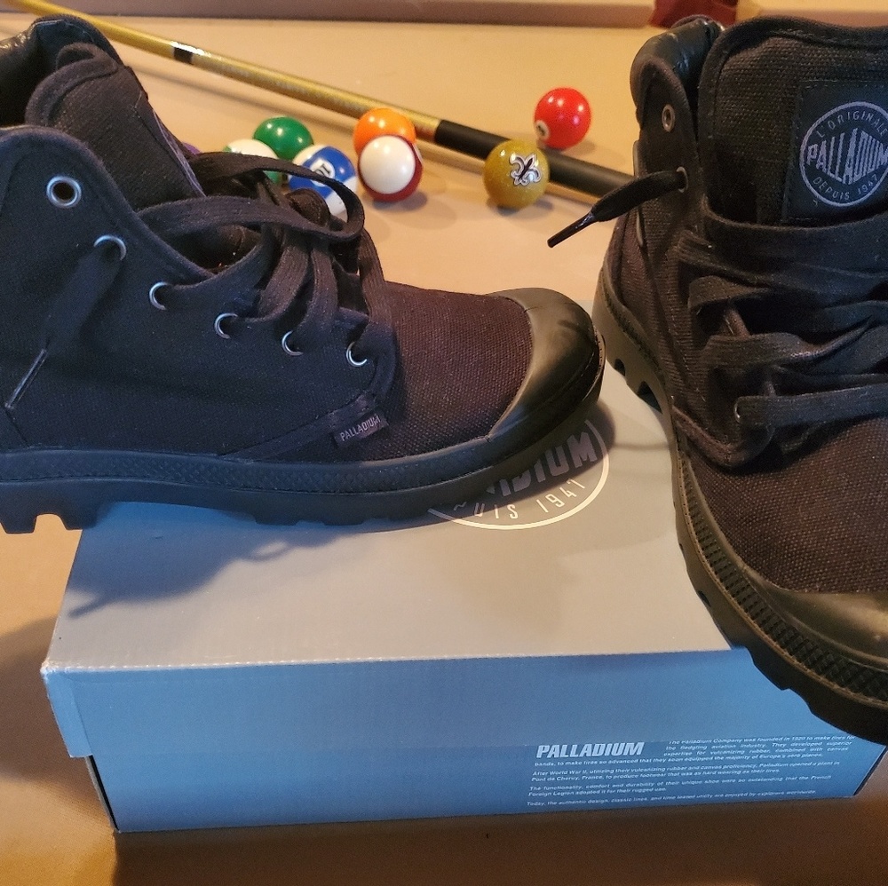Mens Palladium boots worn once or twice